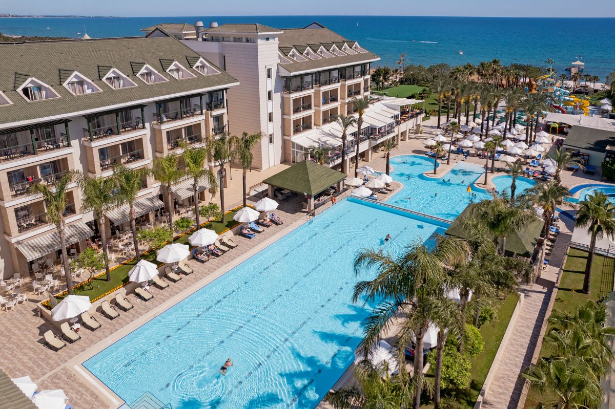 imagini hotel DOBEDAN SIDE